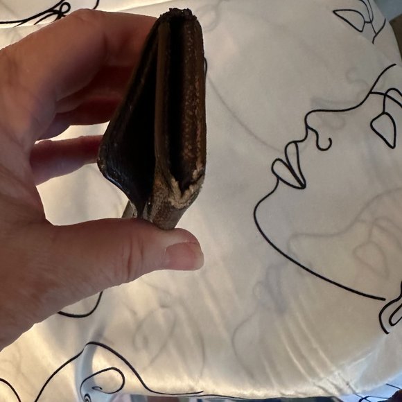 Louis Vuitton Canvas Damier 4 Key Holder - Picture 4 of 9